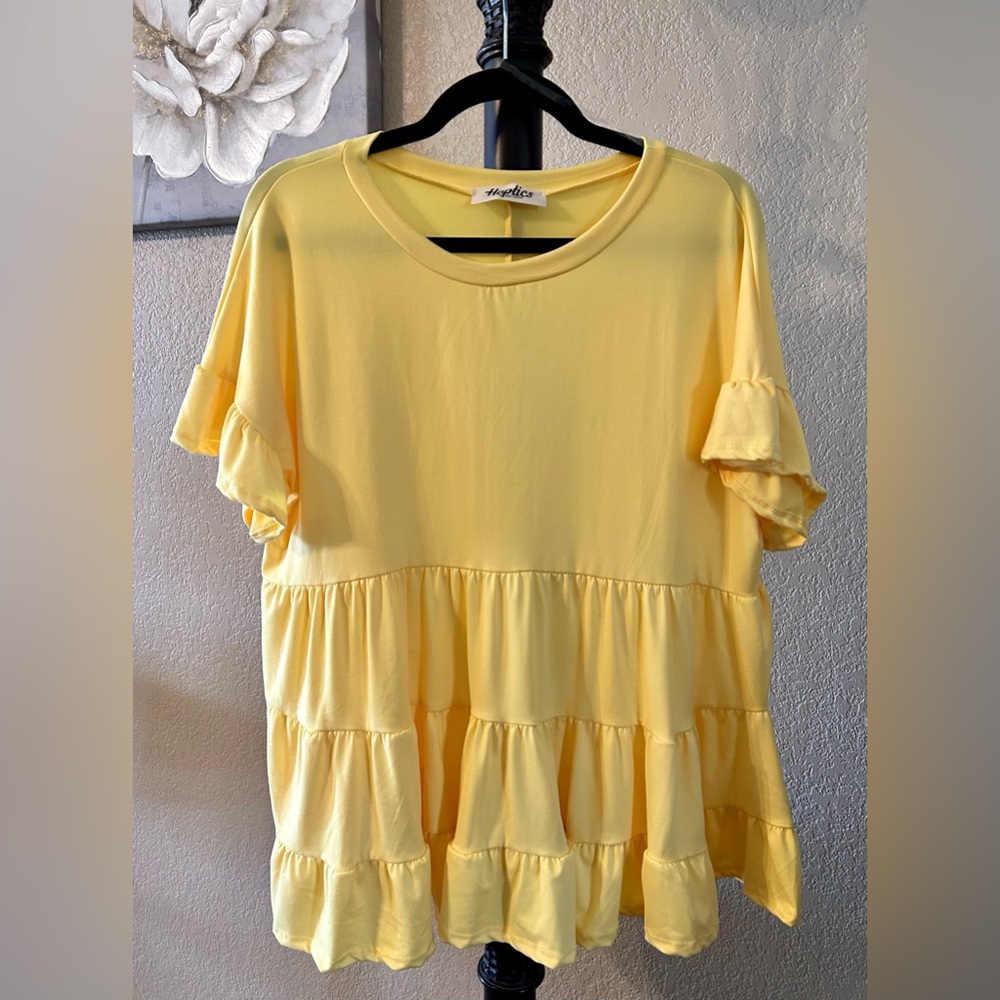 Ladies yellow top size Med